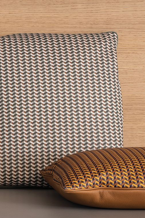 Декоративная подушка Motif Weavers Cinnamon Poltrona Frau — фото 4
